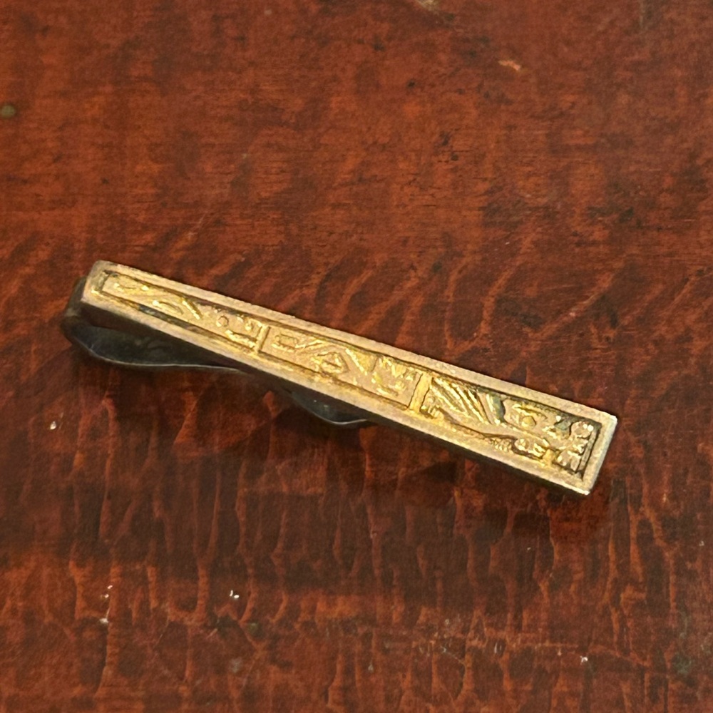 VINTAGE PERU INCAN ICONS STERLING SILVER 18K GOLD TIE BAR